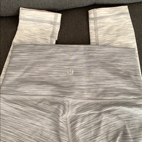 BNWOT faded grey to white Lululemon tights - Picture 1 of 3